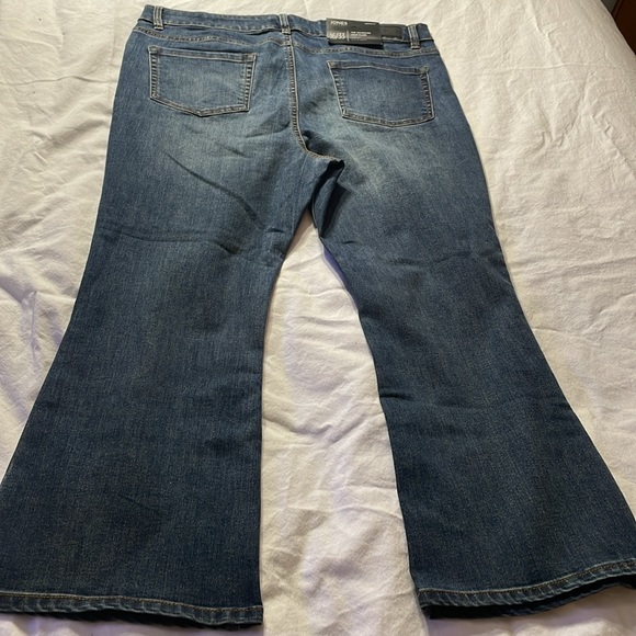 NWT Jones New York Women’s Lexington Crop Flare Jeans Size 16/33 - Picture 6 of 6